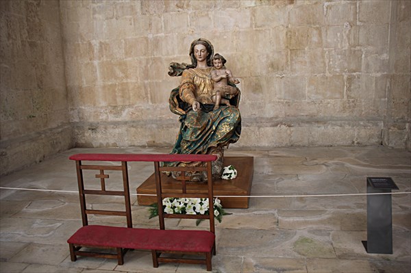 071-Статуя Св. Девы Марии Алкобасскои